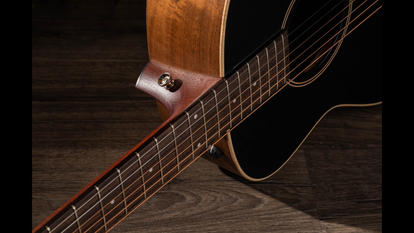 GTe Blacktop Walnut Acoustic-Electric Guitar | Taylor Guitars